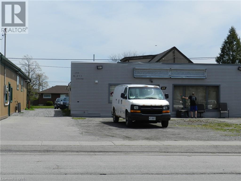 69 Southworth Street N, Welland, Ontario  L3B 1Y3 - Photo 2 - 40417480