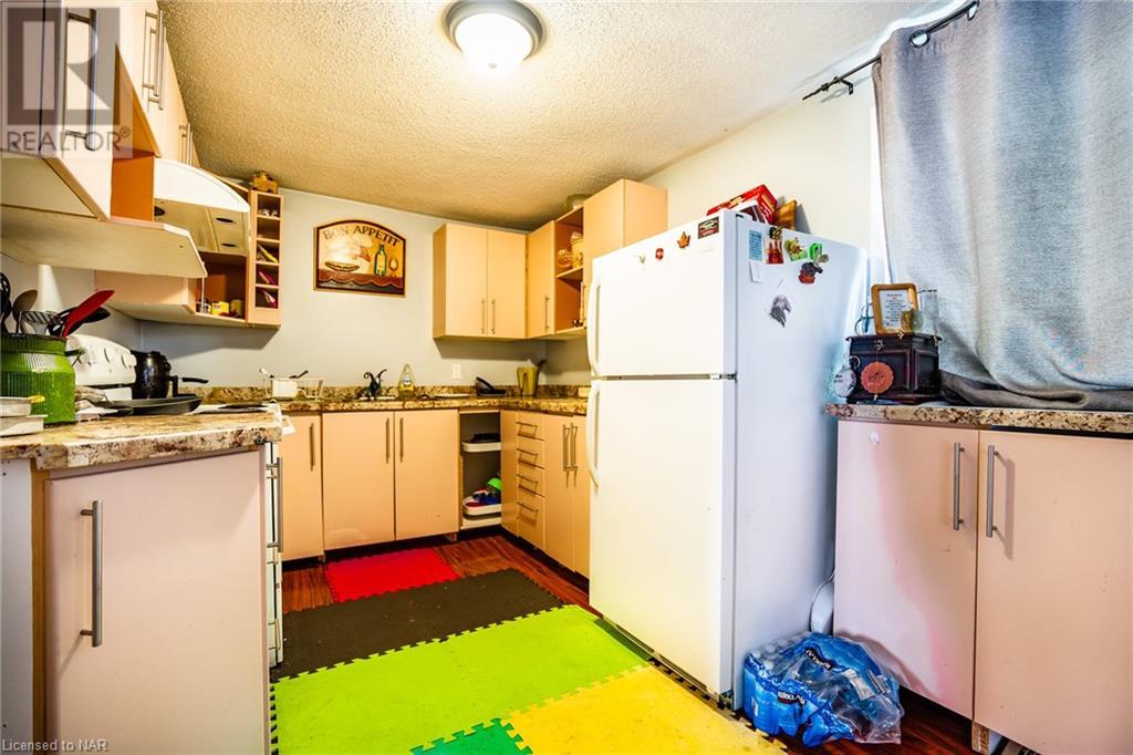 27 Fitzgerald Street, St. Catharines, Ontario  L2R 4B4 - Photo 3 - 40447367