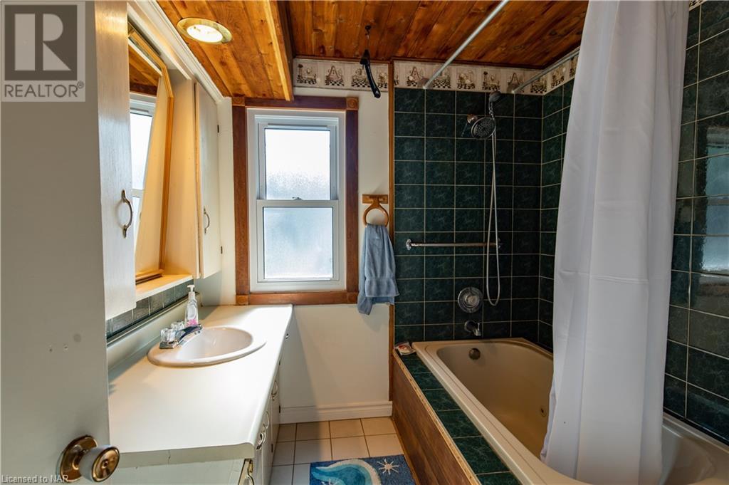 10558 Lakeshore Road W, Port Colborne, Ontario  L3K 5V4 - Photo 26 - 40452551