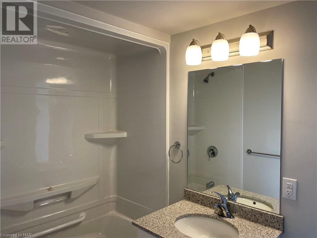 5698 Main Street Unit# 703, Niagara Falls, Ontario  L2G 5Z4 - Photo 4 - 40453668