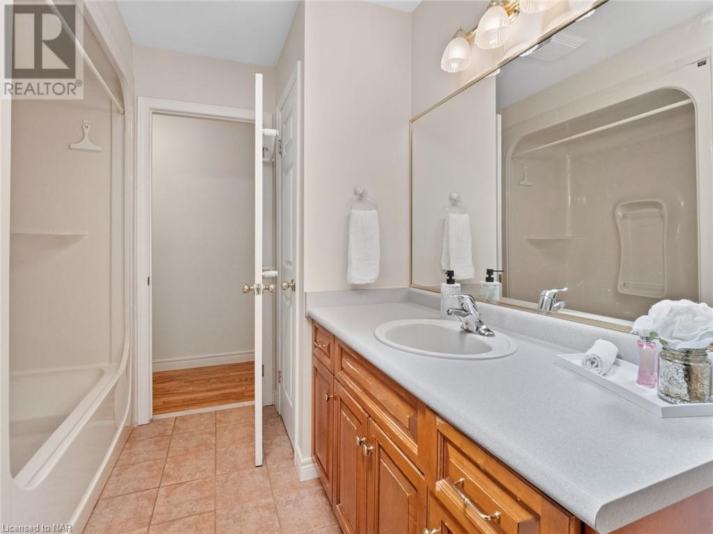7641 Cameron Court, Niagara Falls, Ontario  L2H 3G9 - Photo 14 - 40454740