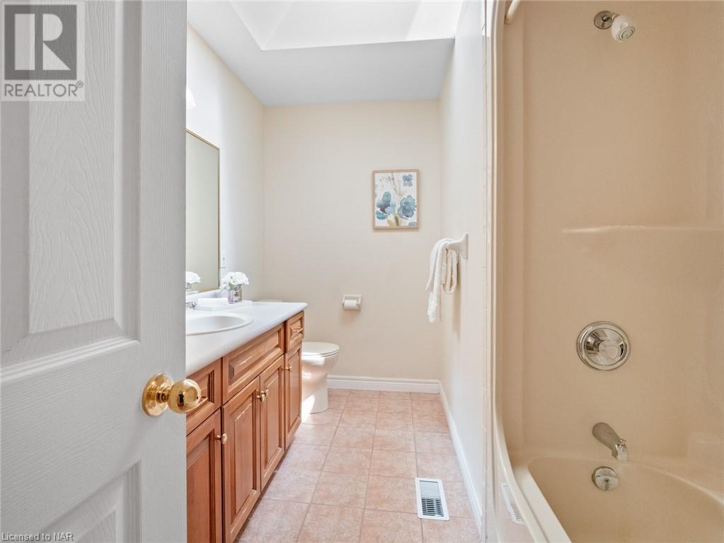 7641 Cameron Court, Niagara Falls, Ontario  L2H 3G9 - Photo 15 - 40454740