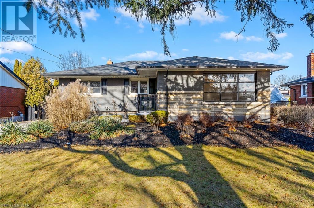 9 Regina Avenue, St. Catharines, Ontario  L2M 3G5 - Photo 2 - 40451179