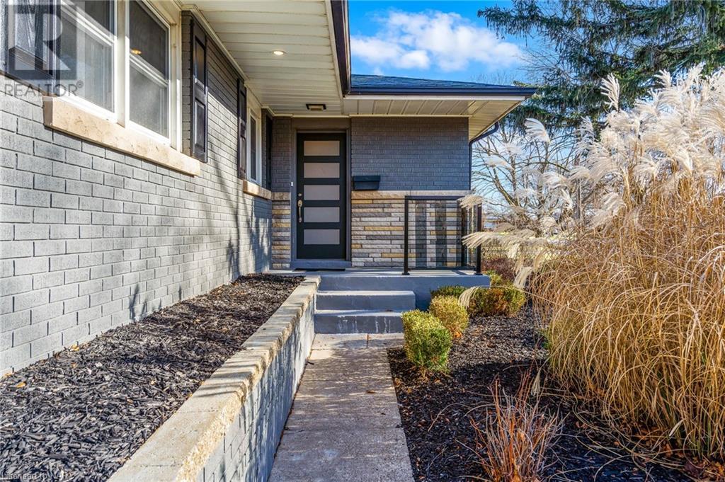 9 Regina Avenue, St. Catharines, Ontario  L2M 3G5 - Photo 3 - 40451179