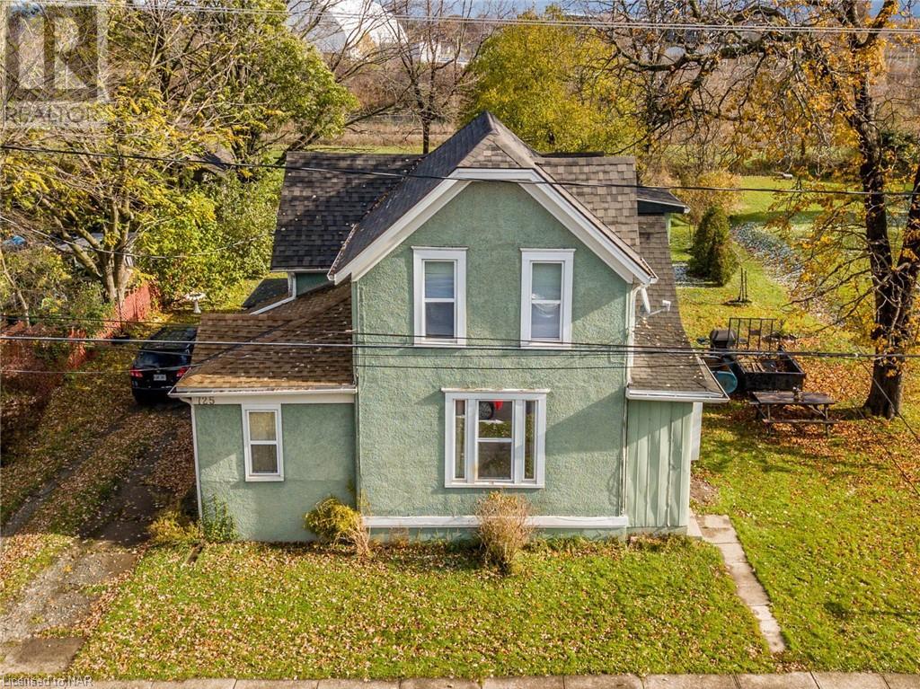 725 KING Street, port colborne, Ontario