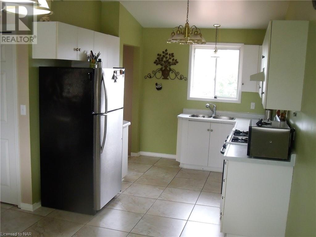 976 Colette Road, Fort Erie, Ontario  L2A 6G9 - Photo 4 - 40461538