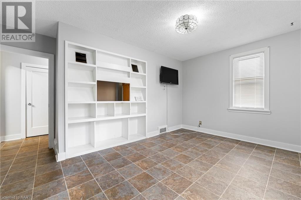249 Carlton Street, St. Catharines, Ontario  L2N 1B6 - Photo 10 - 40470333