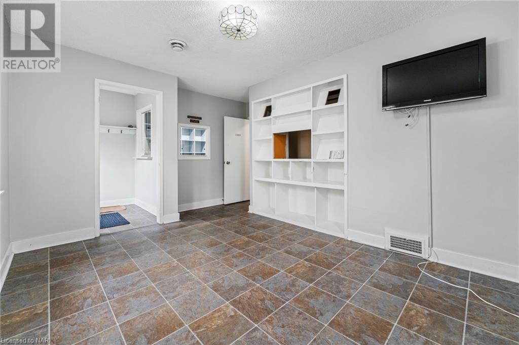 249 Carlton Street, St. Catharines, Ontario  L2N 1B6 - Photo 11 - 40470333