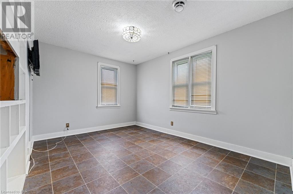 249 Carlton Street, St. Catharines, Ontario  L2N 1B6 - Photo 13 - 40470333