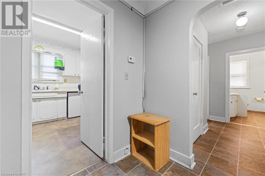 249 Carlton Street, St. Catharines, Ontario  L2N 1B6 - Photo 15 - 40470333