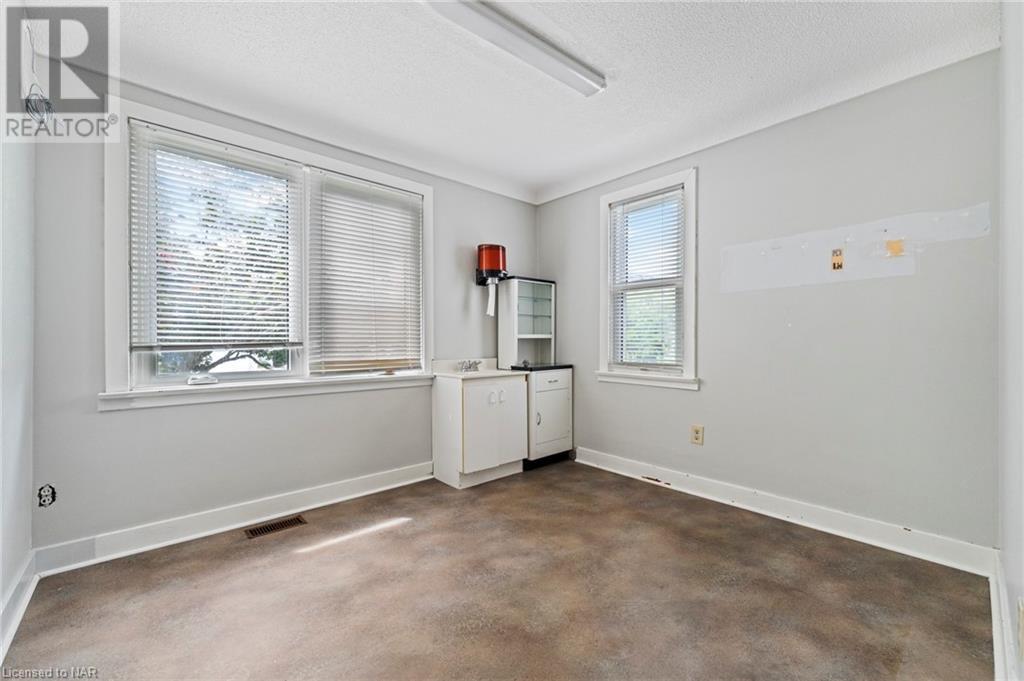 249 Carlton Street, St. Catharines, Ontario  L2N 1B6 - Photo 18 - 40470333