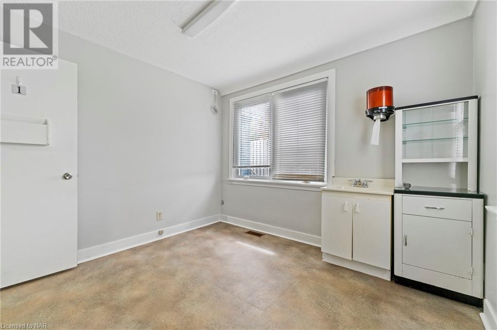 249 Carlton Street, St. Catharines, Ontario  L2N 1B6 - Photo 19 - 40470333