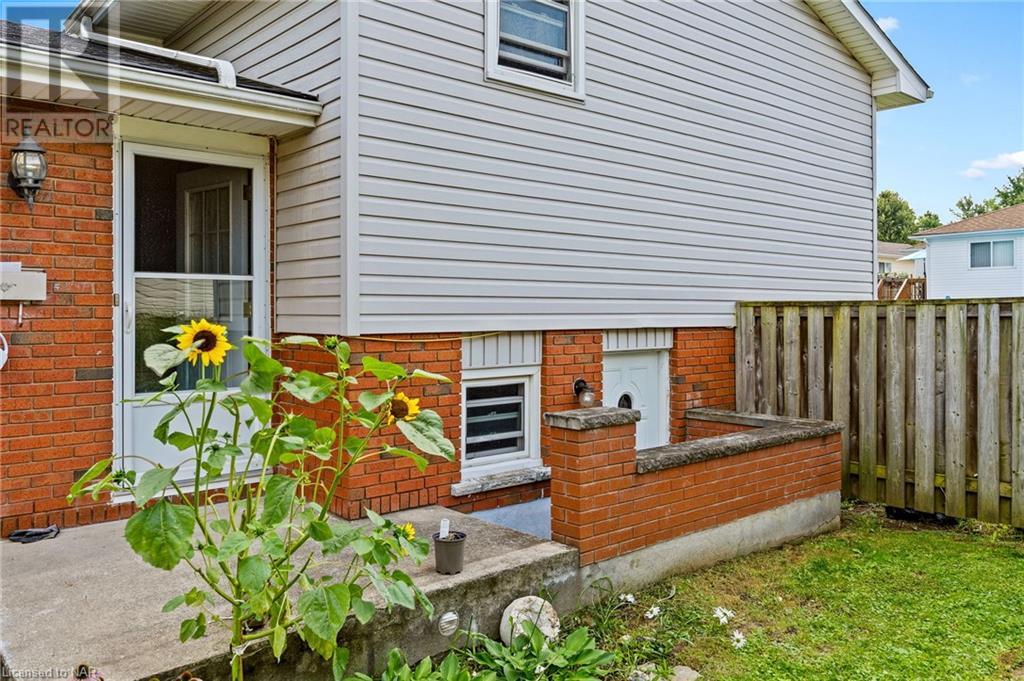 7626 Fern Avenue, Niagara Falls, Ontario  L2G 7H3 - Photo 2 - 40470575