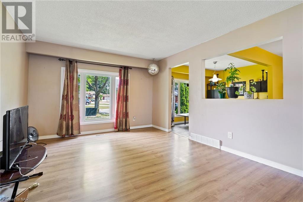 7626 Fern Avenue, Niagara Falls, Ontario  L2G 7H3 - Photo 3 - 40470575