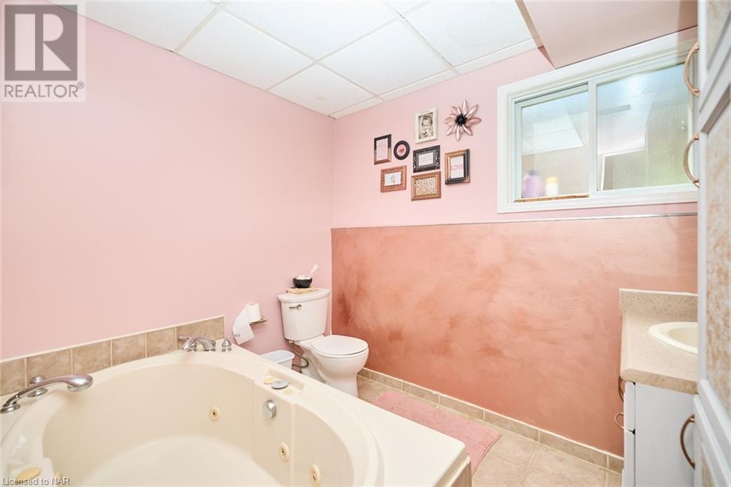 7779 Parkview Crescent, Niagara Falls, Ontario  L2H 2Z5 - Photo 17 - 40475022
