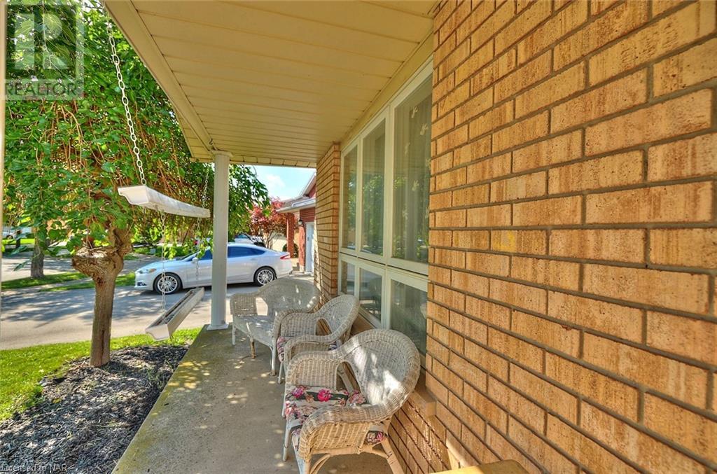7779 Parkview Crescent, Niagara Falls, Ontario  L2H 2Z5 - Photo 2 - 40475022