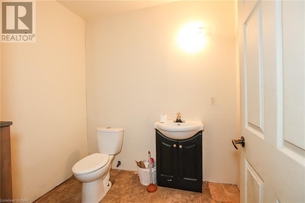 6032 Main Street, Niagara Falls, Ontario  L2G 5Z9 - Photo 12 - 40454540
