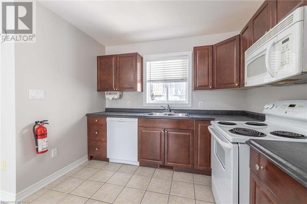 73 Queen Street N, Thorold, Ontario  L2V 2R2 - Photo 14 - 40479257