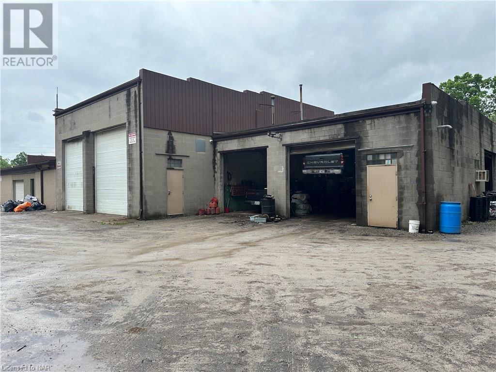 8407 Stanley Avenue, Niagara Falls, Ontario  L2G 0C8 - Photo 4 - 40480248