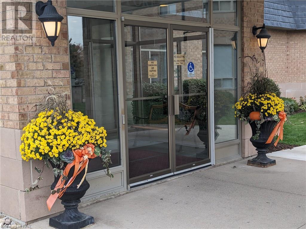 8111 Forest Glen Drive Unit# 525, Niagara Falls, Ontario  L2H 2Y7 - Photo 2 - 40474617