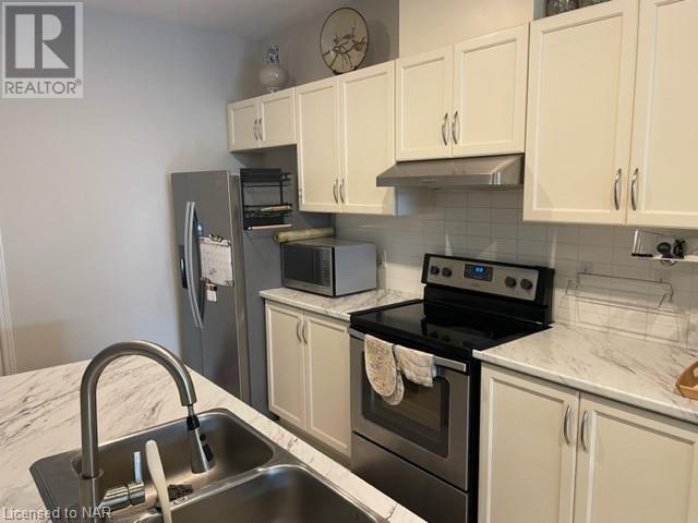 32 Ellis Avenue, St. Catharines, Ontario  L2P 0E6 - Photo 2 - 40474904