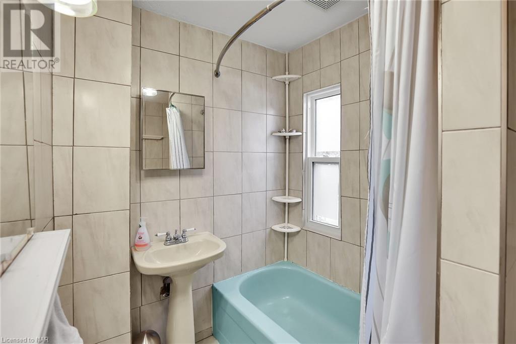 5641 Desson Avenue, Niagara Falls, Ontario  L2G 3T3 - Photo 12 - 40488988