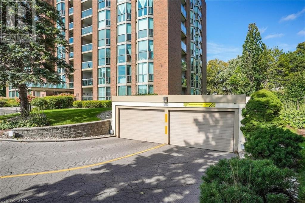 1225 North Shore Boulevard Unit# 408, Burlington, Ontario  L7S 1Z6 - Photo 2 - 40491428