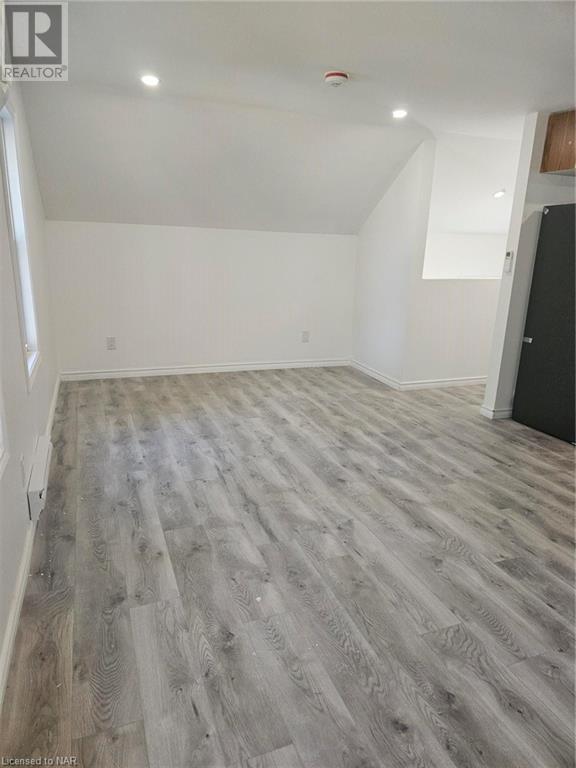 5127 Second Avenue, Niagara Falls, Ontario  L2E 4J8 - Photo 7 - 40493365