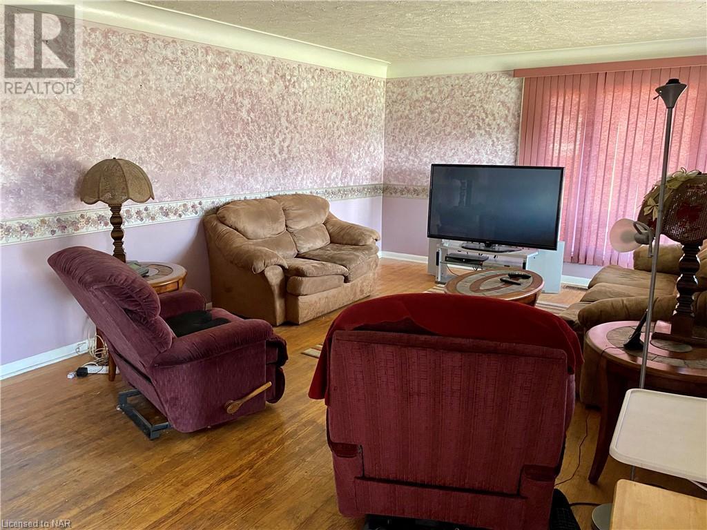 6940 Richmond Crescent, Niagara Falls, Ontario  L2G 5W6 - Photo 3 - 40492821