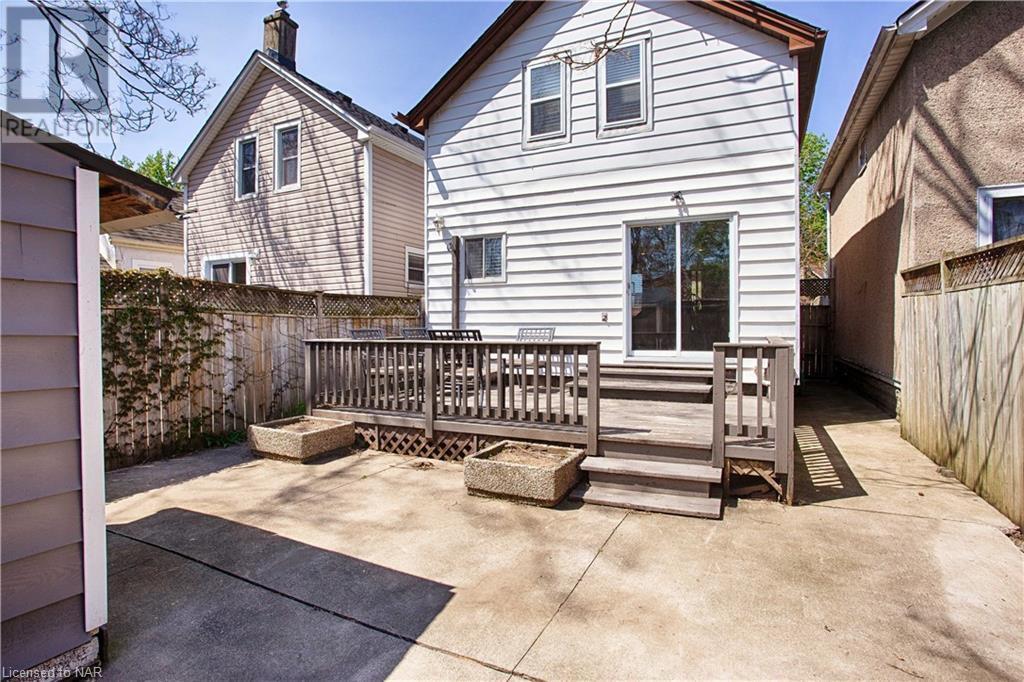 32 Edmund Street, St. Catharines, Ontario  L2R 2G2 - Photo 14 - 40494712