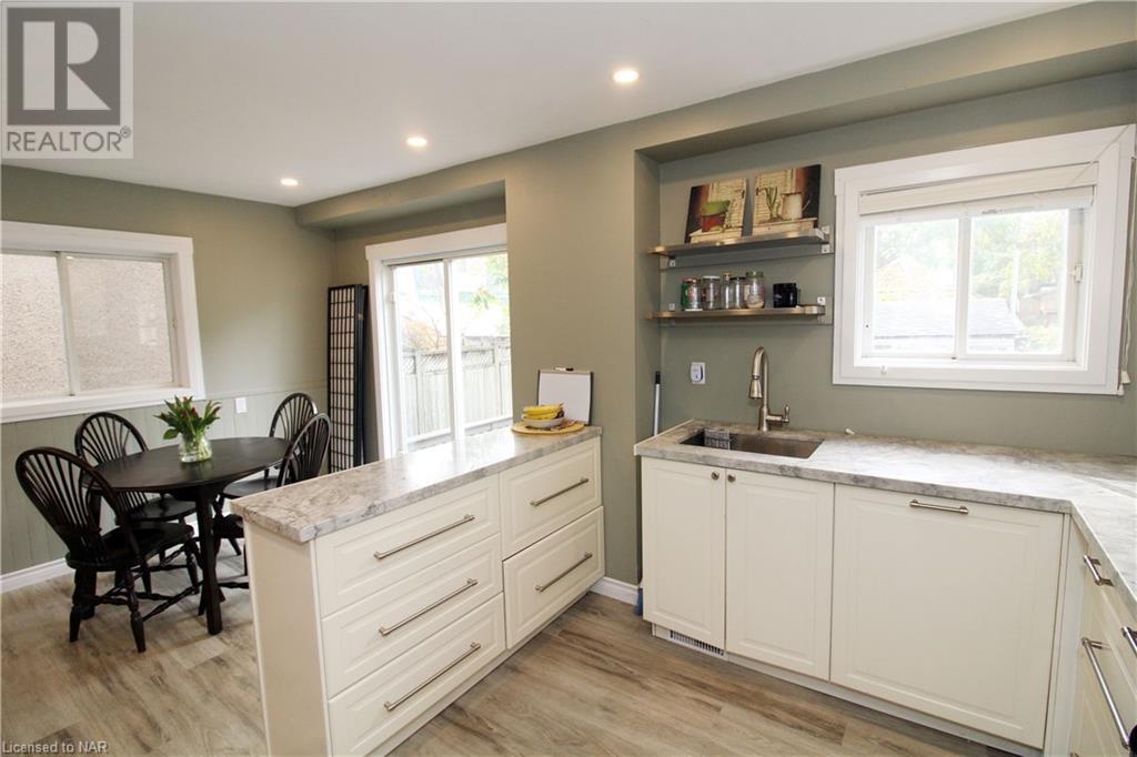 32 Edmund Street, St. Catharines, Ontario  L2R 2G2 - Photo 6 - 40494712