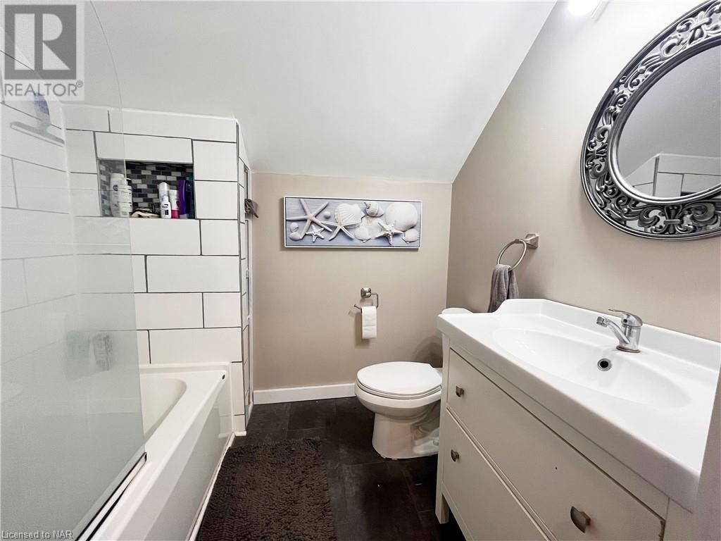 32 Edmund Street, St. Catharines, Ontario  L2R 2G2 - Photo 7 - 40494712