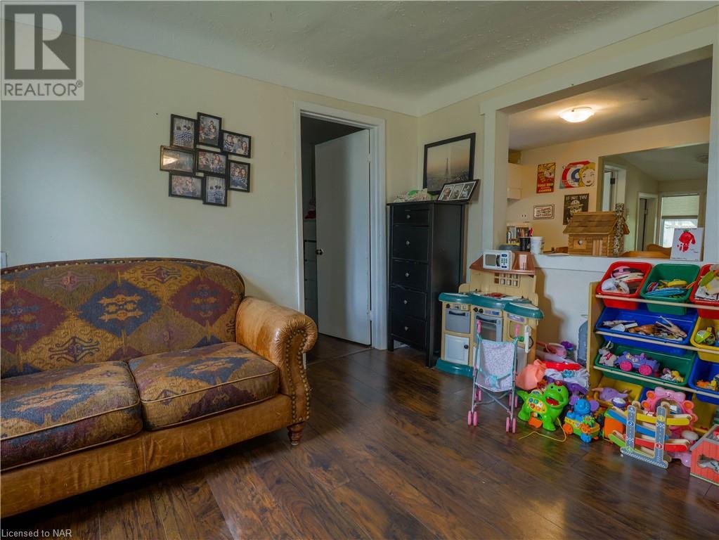 31 Metcalfe Street, Thorold, Ontario  L2V 2Z7 - Photo 10 - 40494106