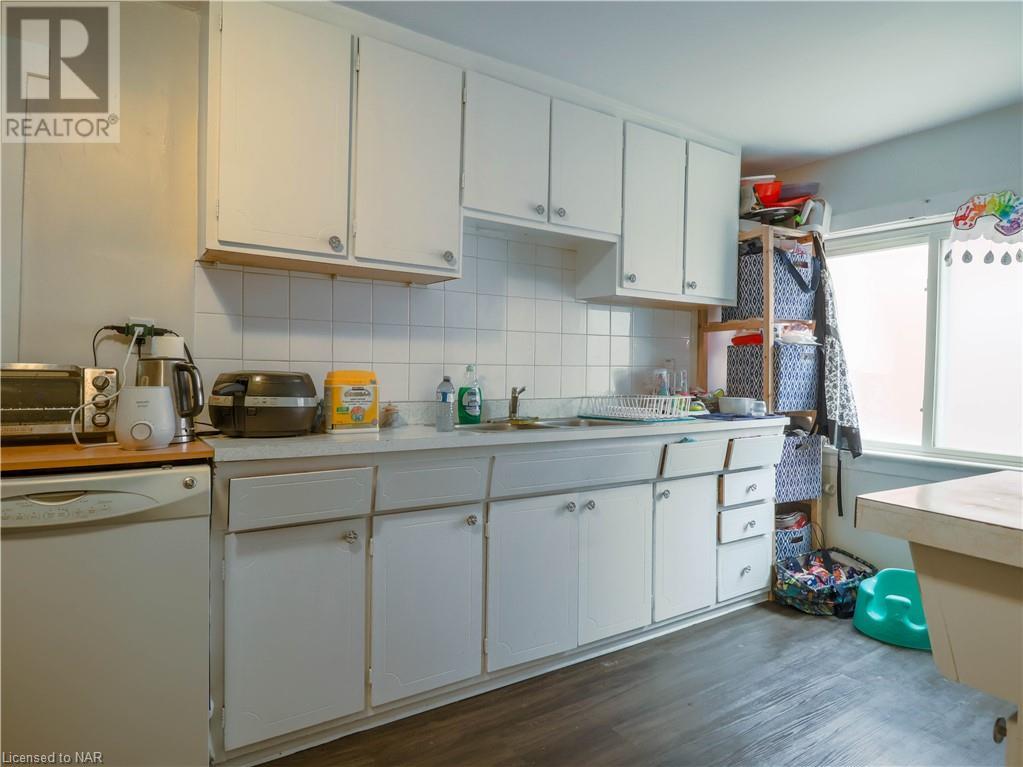 31 Metcalfe Street, Thorold, Ontario  L2V 2Z7 - Photo 12 - 40494106