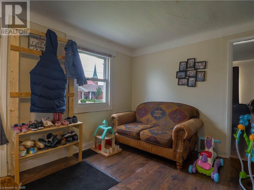 31 Metcalfe Street, Thorold, Ontario  L2V 2Z7 - Photo 4 - 40494106