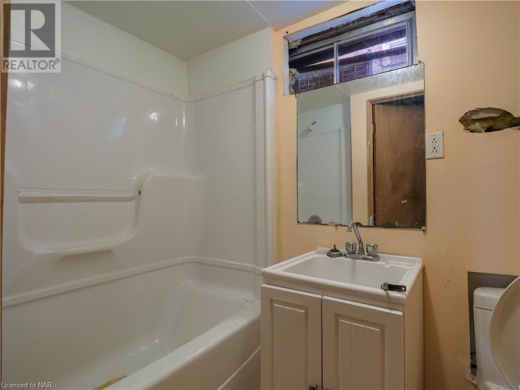 31 Metcalfe Street, Thorold, Ontario  L2V 2Z7 - Photo 40 - 40494106