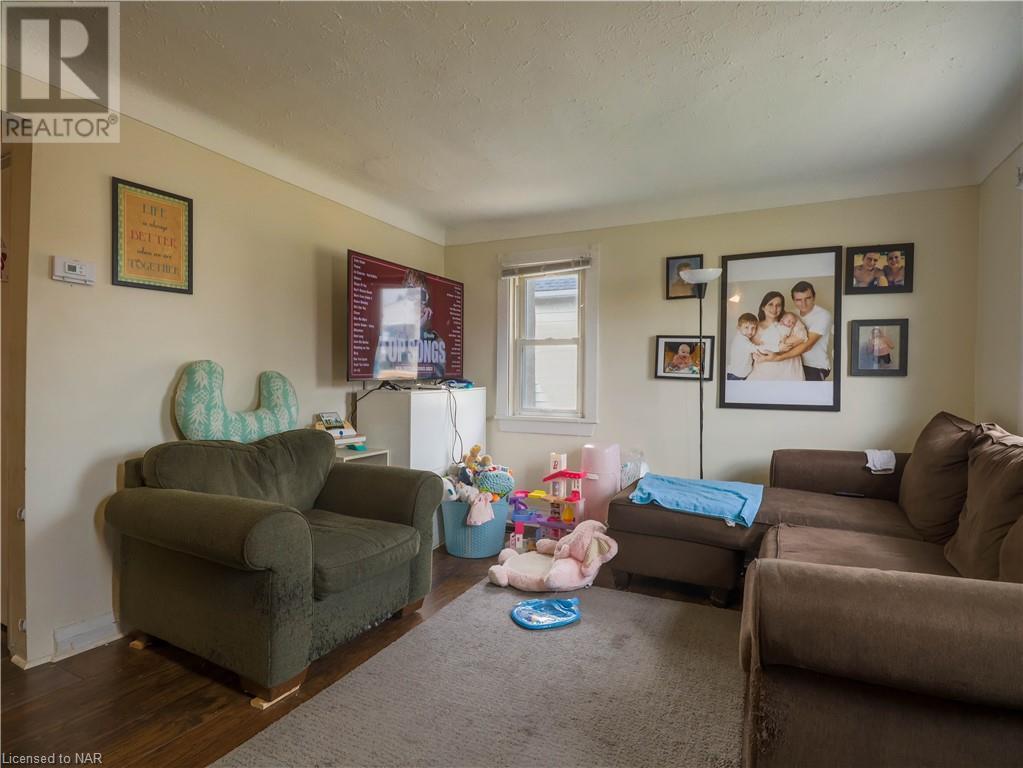 31 Metcalfe Street, Thorold, Ontario  L2V 2Z7 - Photo 5 - 40494106