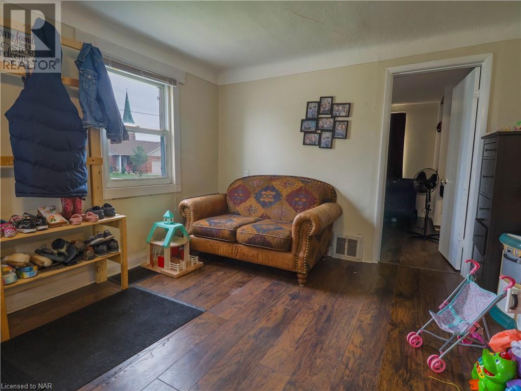 31 Metcalfe Street, Thorold, Ontario  L2V 2Z7 - Photo 9 - 40494106