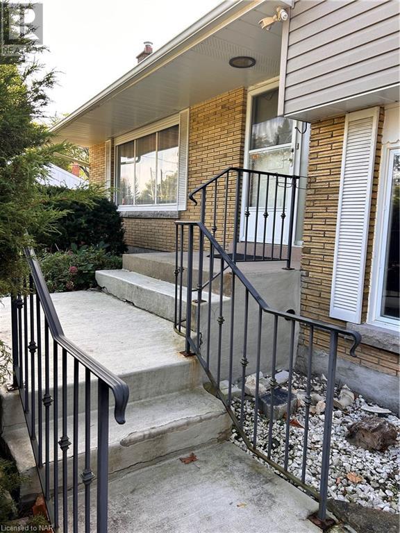 22 Strathmore Road, St. Catharines, Ontario  L2T 2C5 - Photo 4 - 40498245