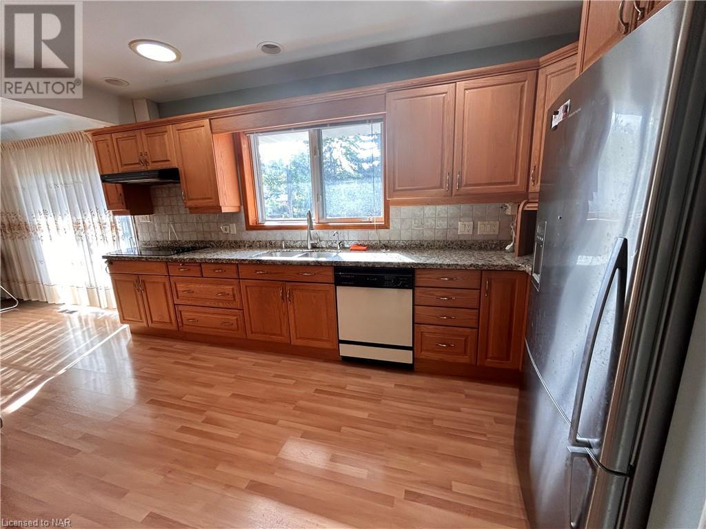 22 Strathmore Road, St. Catharines, Ontario  L2T 2C5 - Photo 5 - 40498245