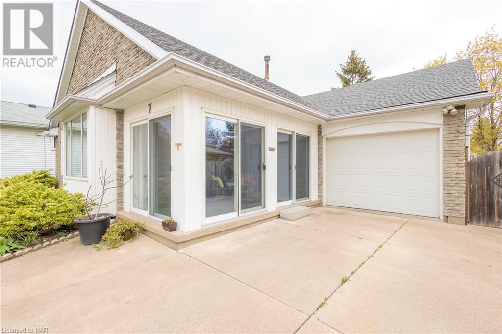 7 Barbara Place, St. Catharines, Ontario  L2N 6H9 - Photo 4 - 40498278