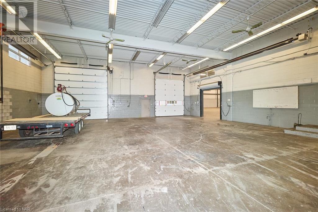 8230 Oakwood Drive, Niagara Falls, Ontario  L2E 6S5 - Photo 21 - 40496222
