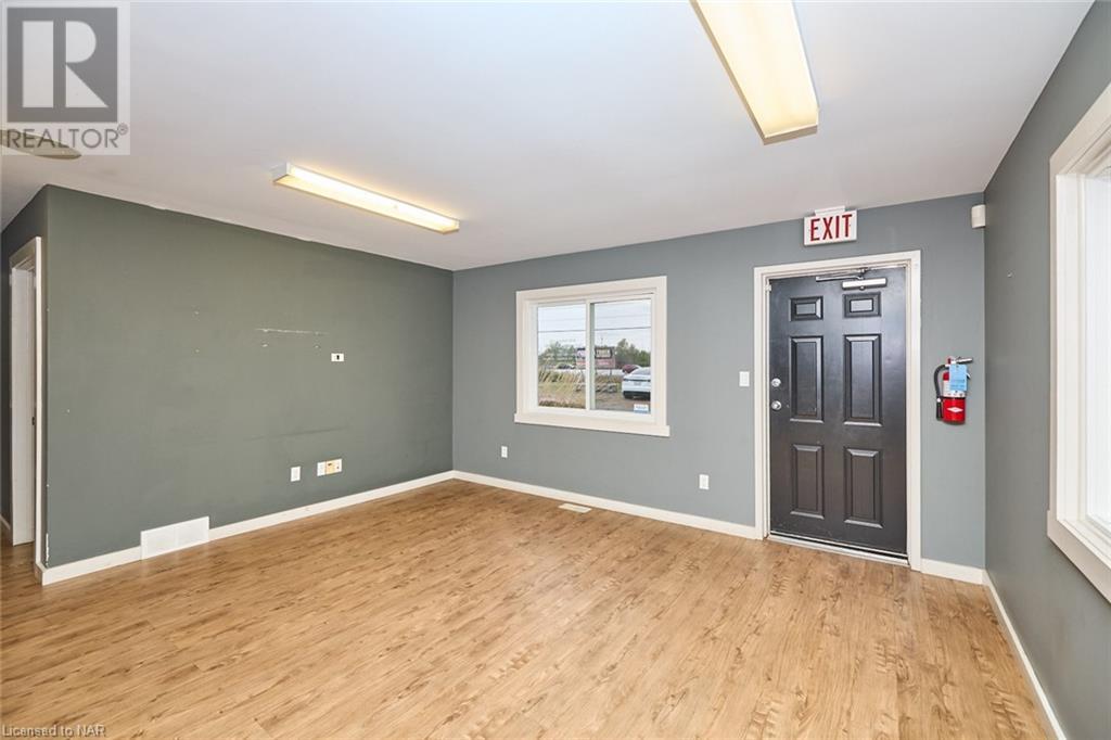 8230 Oakwood Drive, Niagara Falls, Ontario  L2E 6S5 - Photo 23 - 40496222