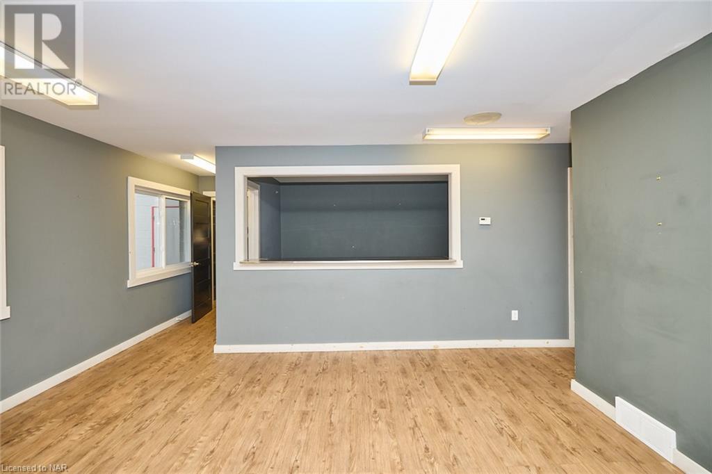 8230 Oakwood Drive, Niagara Falls, Ontario  L2E 6S5 - Photo 24 - 40496222