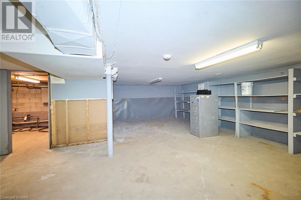 8230 Oakwood Drive, Niagara Falls, Ontario  L2E 6S5 - Photo 29 - 40496222