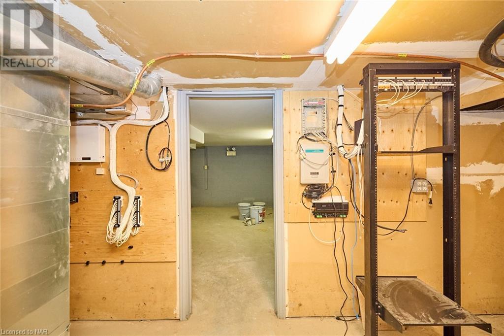 8230 Oakwood Drive, Niagara Falls, Ontario  L2E 6S5 - Photo 31 - 40496222