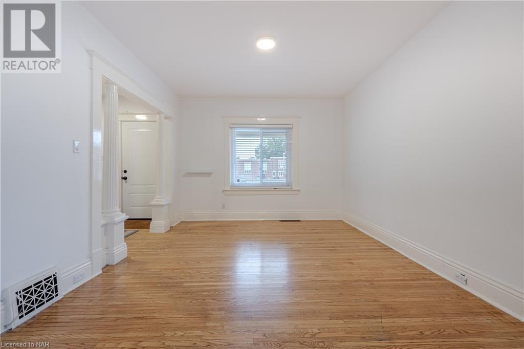 11 Salina Street, St. Catharines, Ontario  L2R 3K2 - Photo 4 - 40498333