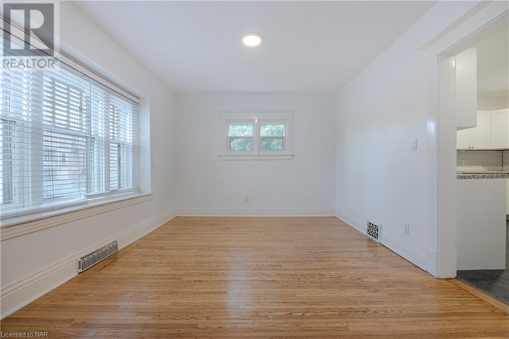 11 Salina Street, St. Catharines, Ontario  L2R 3K2 - Photo 5 - 40498333