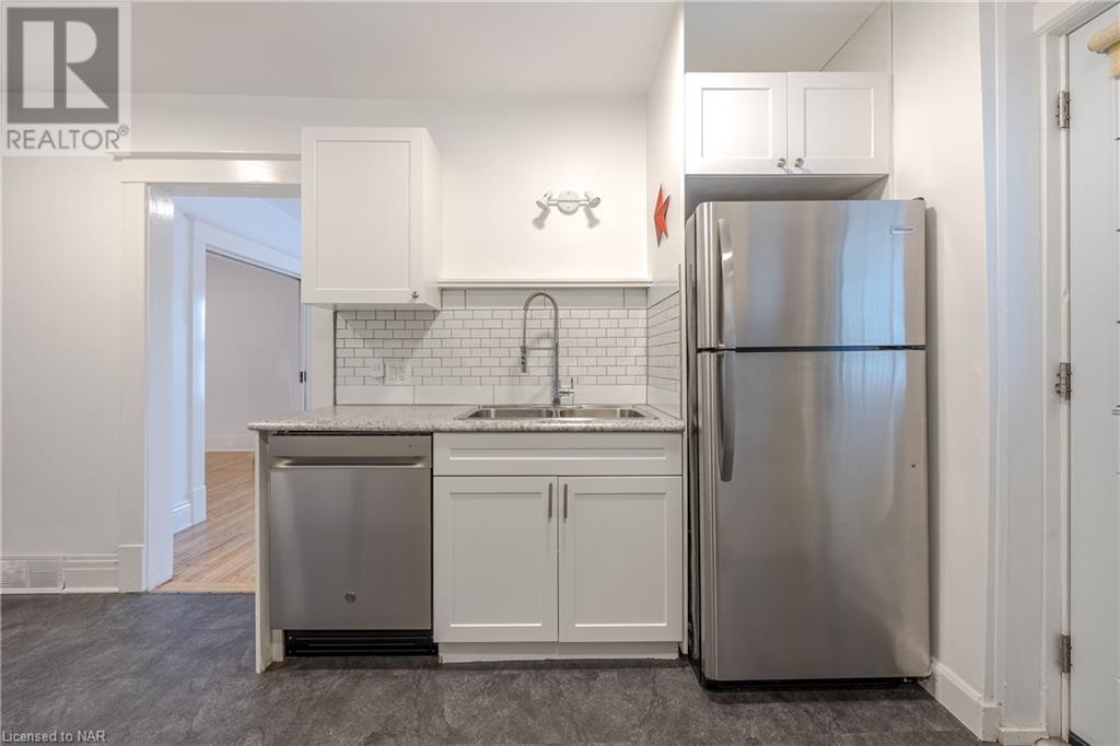 11 Salina Street, St. Catharines, Ontario  L2R 3K2 - Photo 8 - 40498333