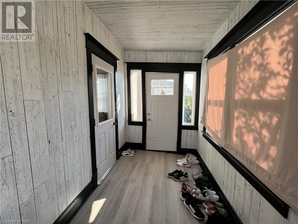 216 Burgar Street, Welland, Ontario  L3B 2T4 - Photo 3 - 40498499